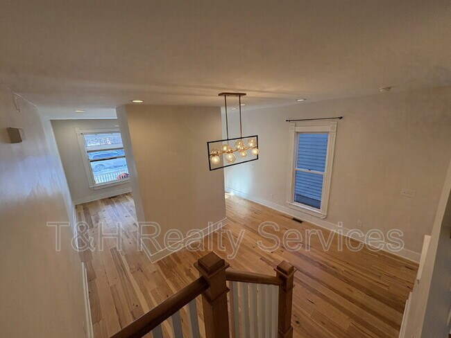 Building Photo - 427 N College Ave