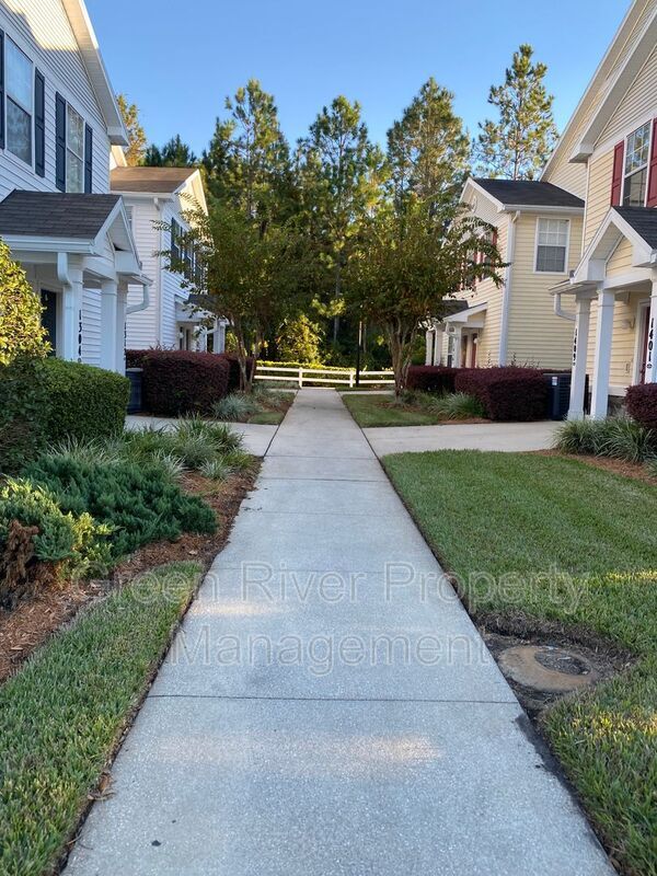 Foto del edificio - 575 Oakleaf Plantation Pkwy