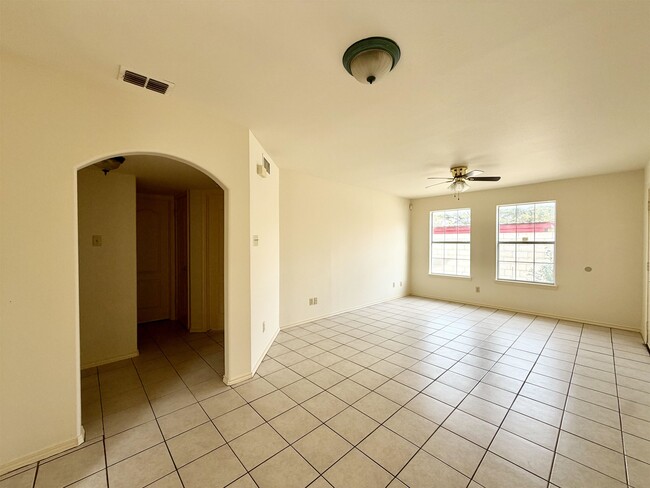 Foto del edificio - 206 E Canal St