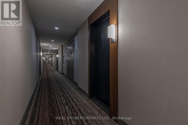 Building Photo - 1575 Lakeshore Rd W