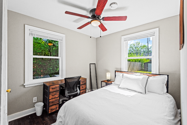 Foto del edificio - 206 E 37th St