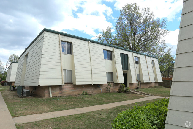 Building Photo - Woodhaven Apartments