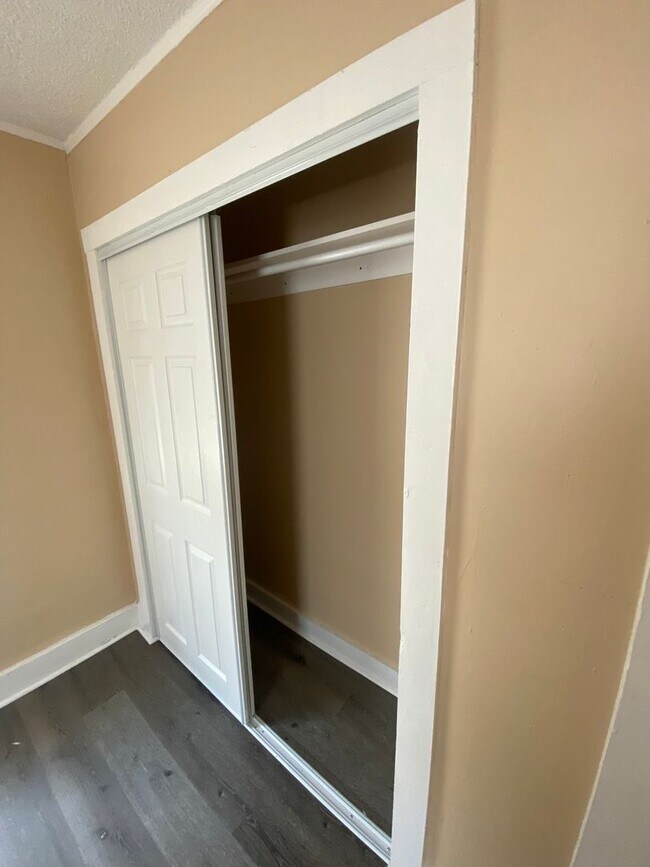 Building Photo - 303 Mobley St