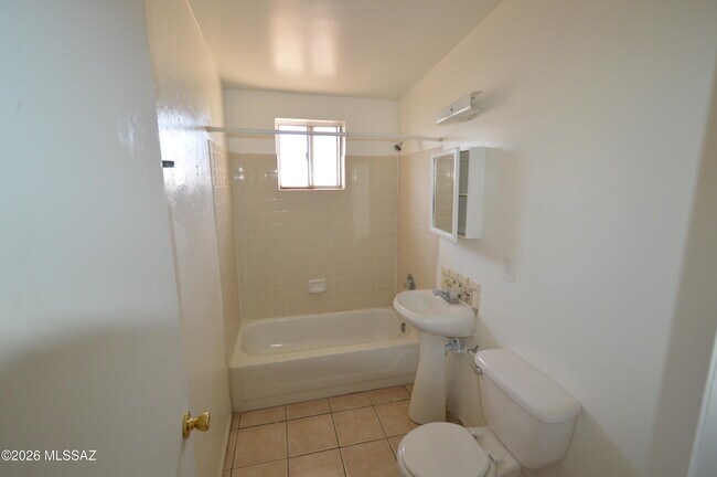 Foto del edificio - 1033 E 25th St