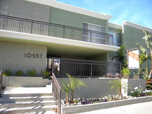 Primary Photo - 10557 Lindley Ave