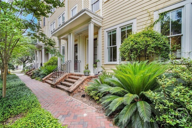 Foto del edificio - 718 Tattnall St