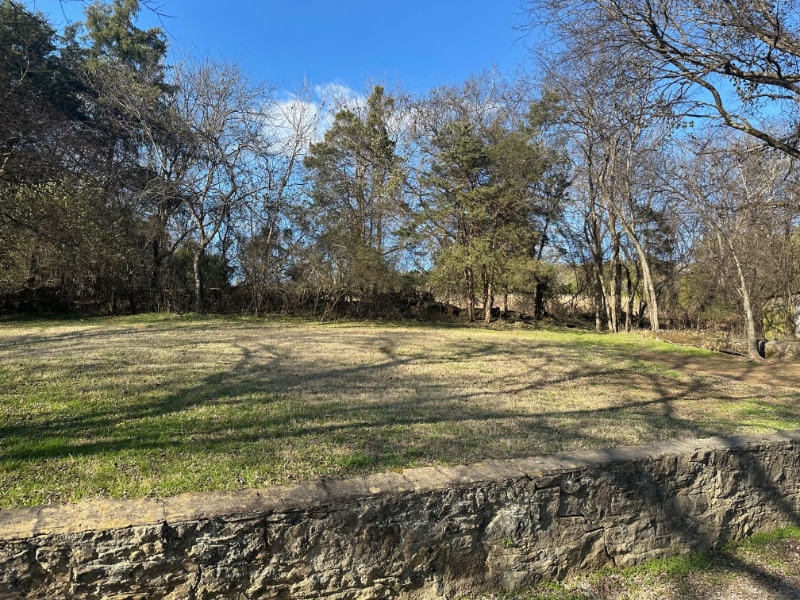 Building Photo - 318 Valley View Dr