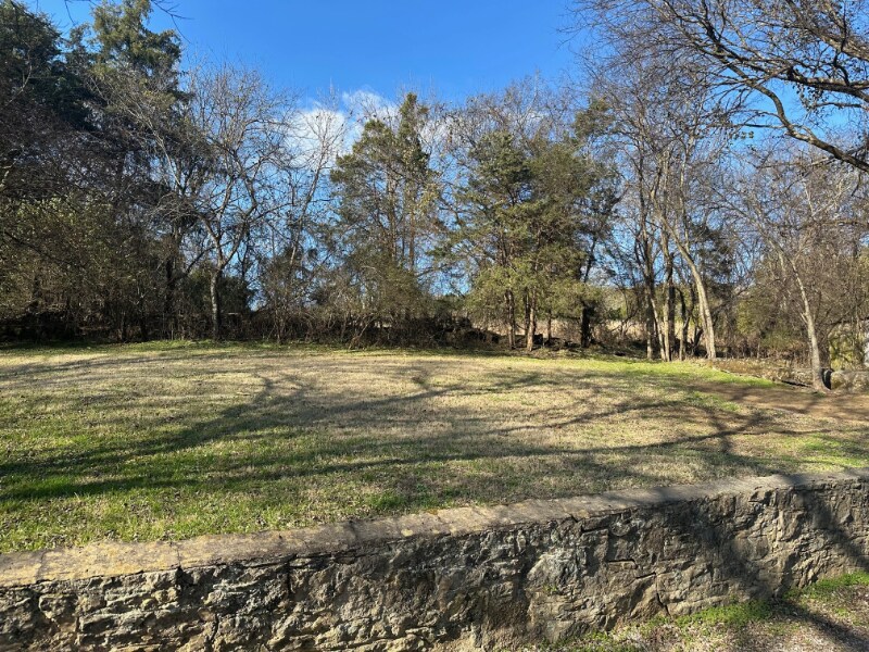 Foto del edificio - 318 Valley View Dr