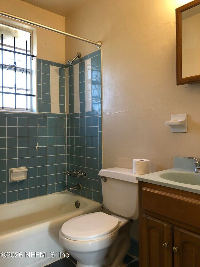 Foto del edificio - 1845 W 19th St
