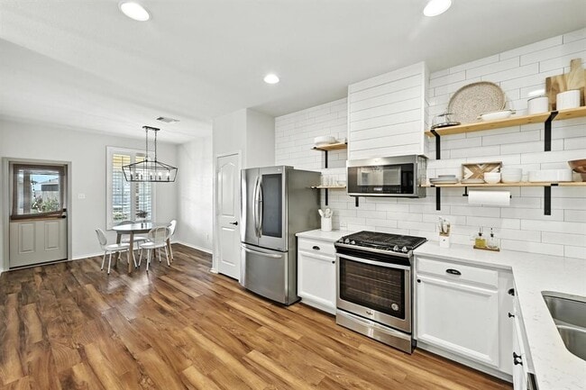 Building Photo - 126 Silktassel Way