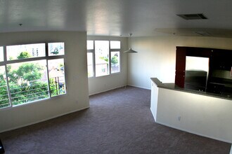 Building Photo - 602 W Fir St