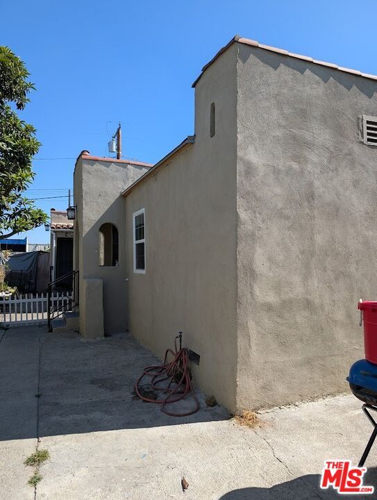 Primary Photo - 2509 E 109th St