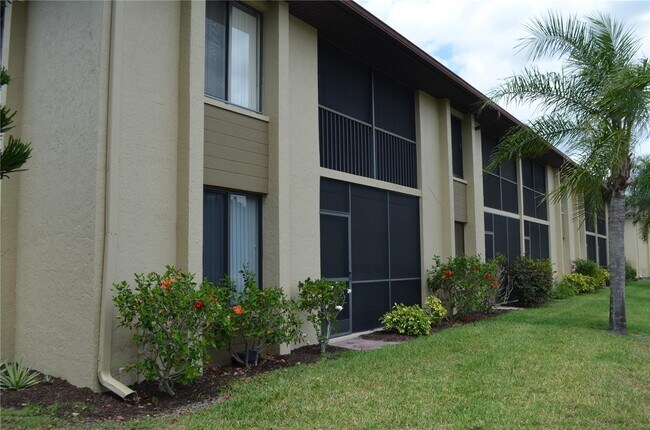 Building Photo - 4024 Oakview Dr