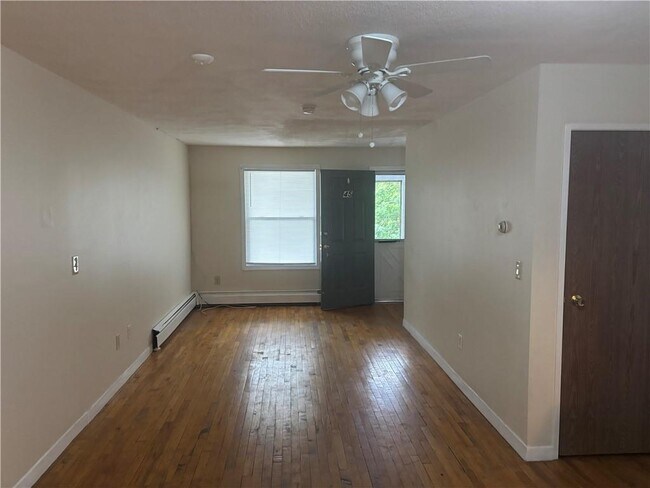 Foto del edificio - 444 Woodward Rd