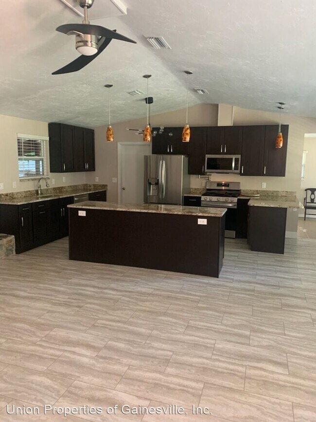 Foto del edificio - 3 br, 2 bath House - 1710 NW 42nd Avenue