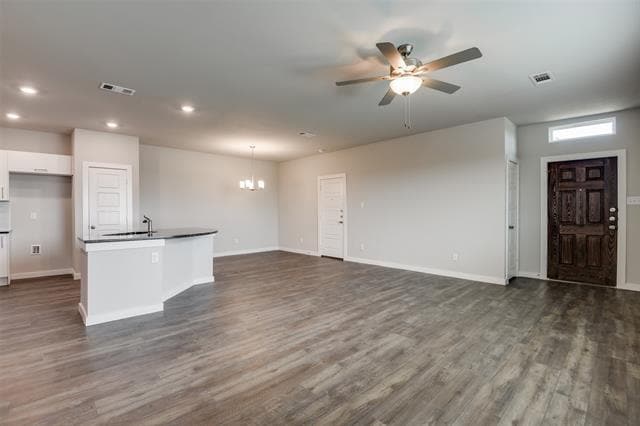 Building Photo - 704 Wheatfield Dr