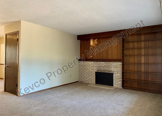 Building Photo - 2805 Redwing Rd
