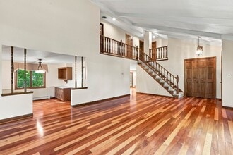Building Photo - 939 W Lindbergh St