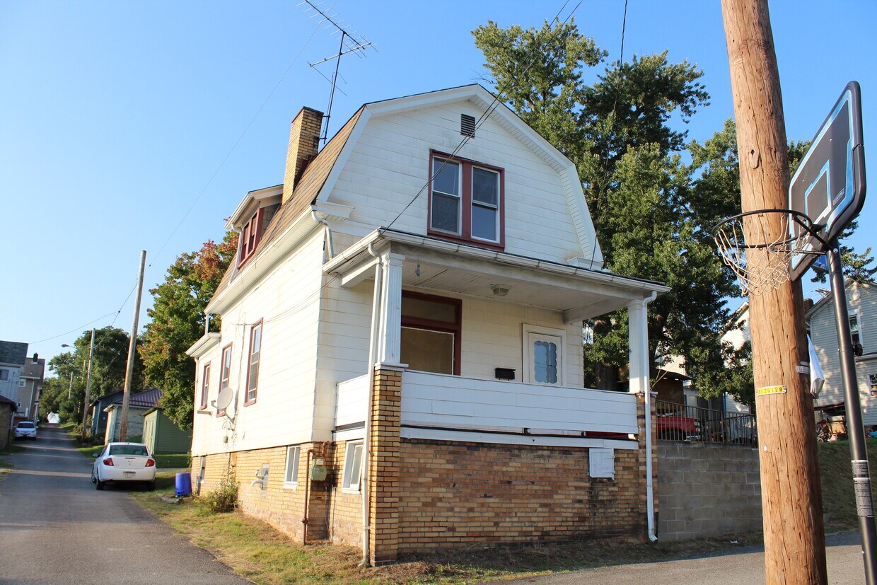 389 Coolidge Way, Rochester, PA 15074 House Rental in Rochester, PA