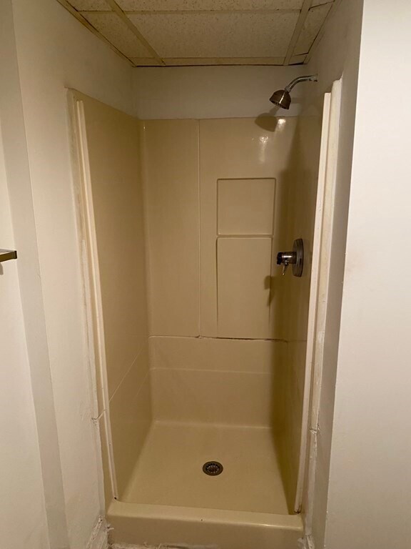 23 Market St Unit E, Somersworth, NH 03878 Room for Rent in