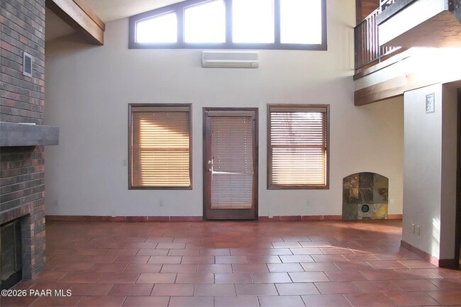 Building Photo - 2550 Love Ln