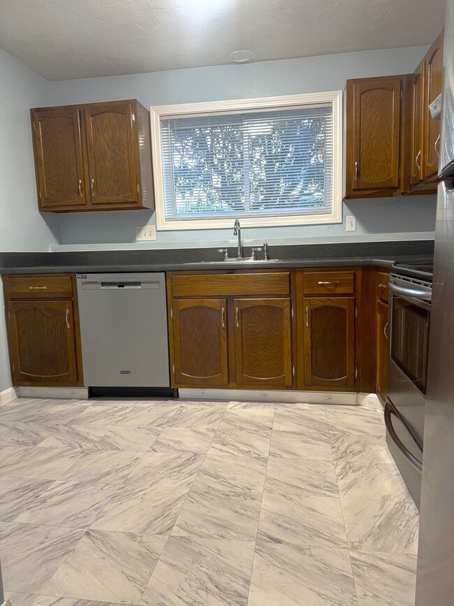 Foto del edificio - 83 Highwood Dr