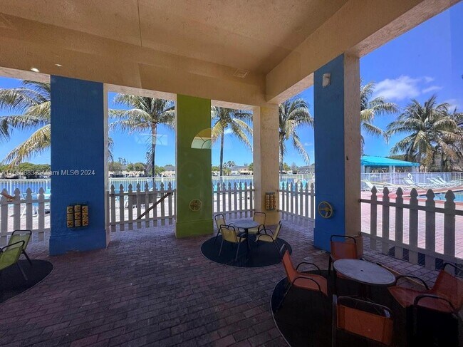 Foto del edificio - 1536 SE 25th St