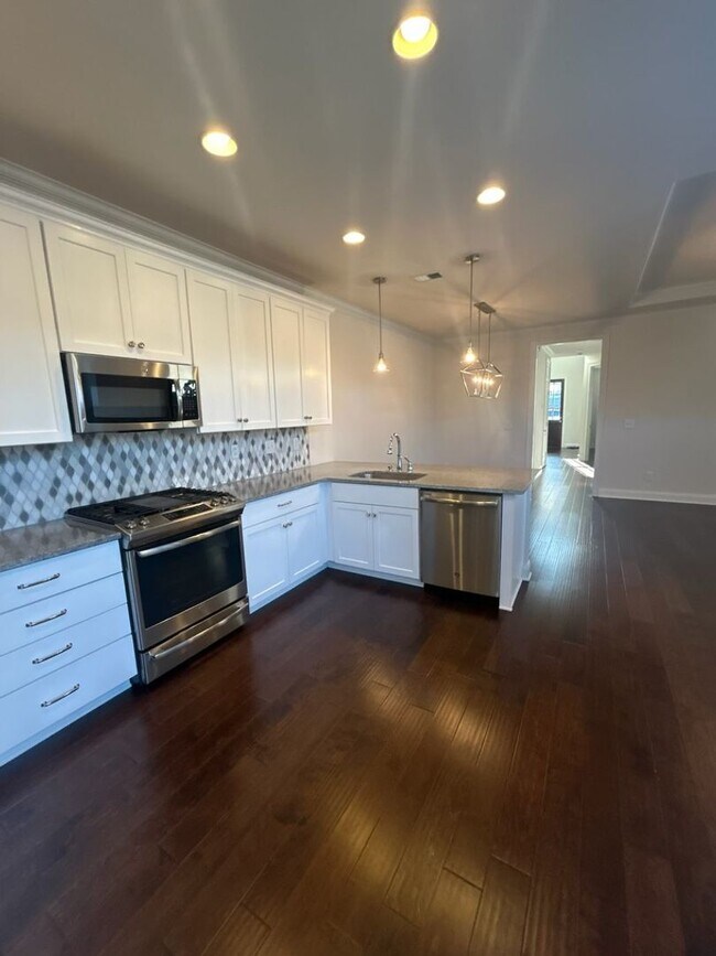 Foto del edificio - 3BR End-Unit in Westhaven | Main-Level Primary + Office + Bonus Room
