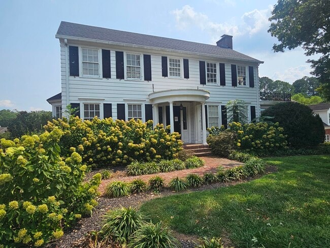 Building Photo - 3210 N Ocoee St