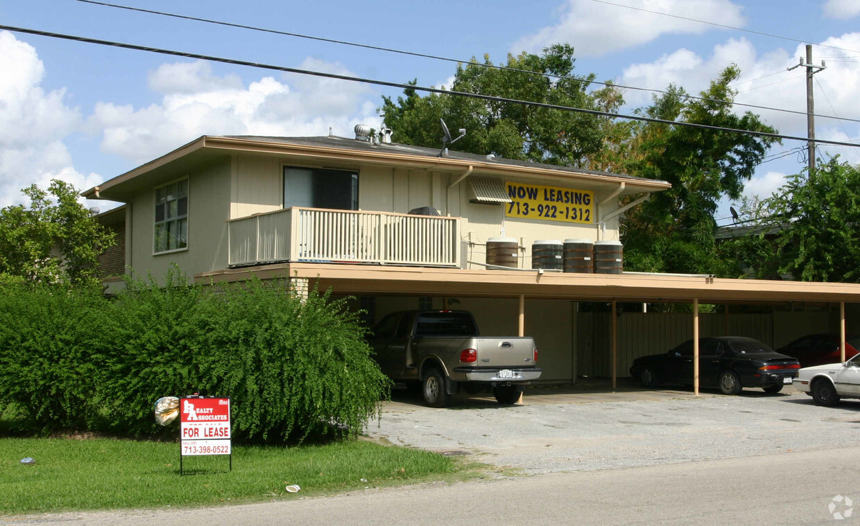 Building Photo - Oakshire Manor