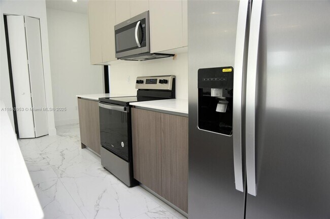 Foto del edificio - 4218 NE 7th Terrace