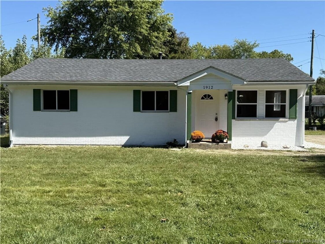 Foto principal - 3 bedroom 1.5 bath house for rent