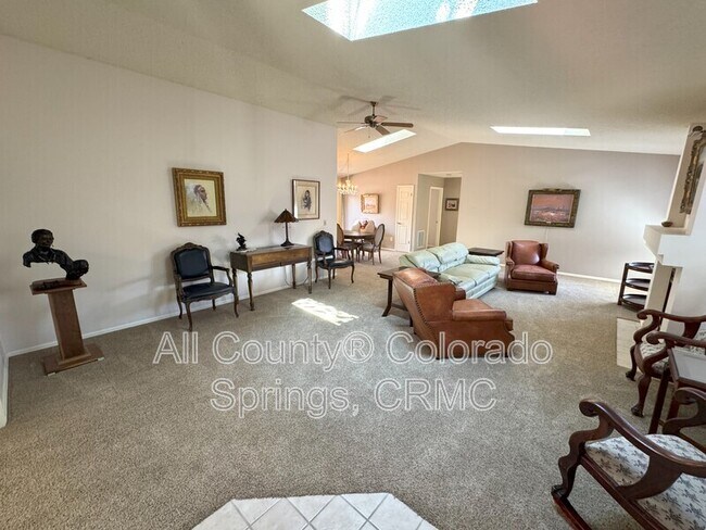 Building Photo - 2558 Veteran Heights