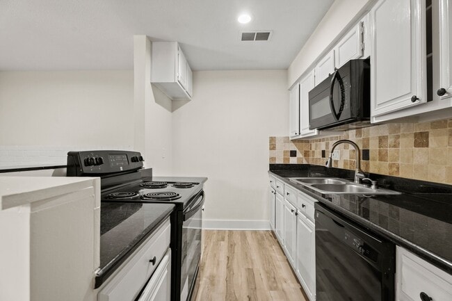 Foto del edificio - 2116 N Austin Ave