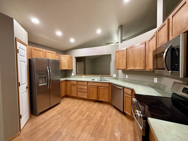 Building Photo - 351 Springfield Dr