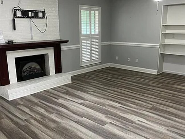 Building Photo - 3/2.5 bath home with large yard!