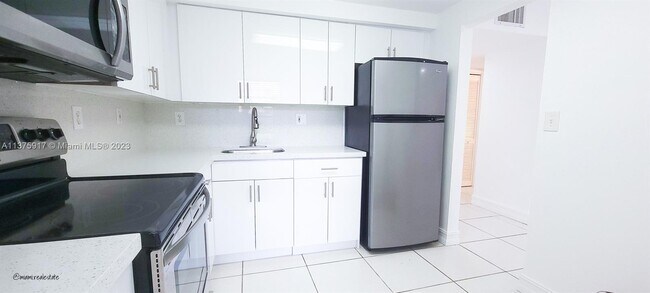 Foto del edificio - 17650 NW 68th Ave