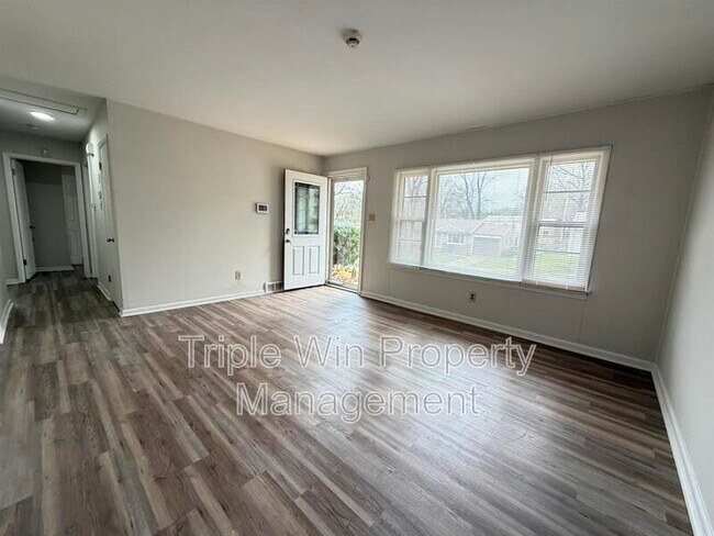 Building Photo - 914 Hutton Pl