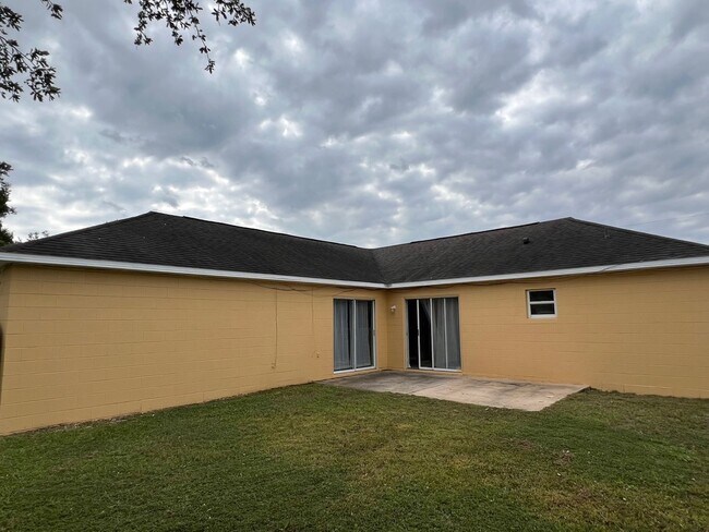 Foto del edificio - 1060 Dudley Dr