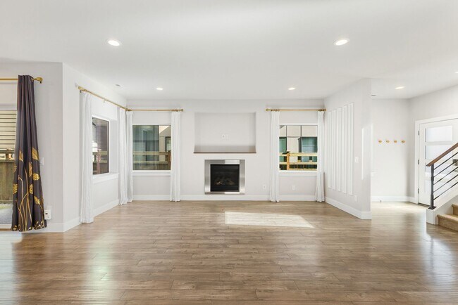 Foto del edificio - Newer 3 Bedroom 2.5 Bathroom Townhouse in ...