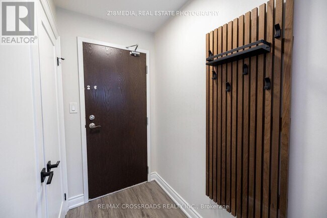 Photo du bâtiment - 709-730 GREENFIELD Ave