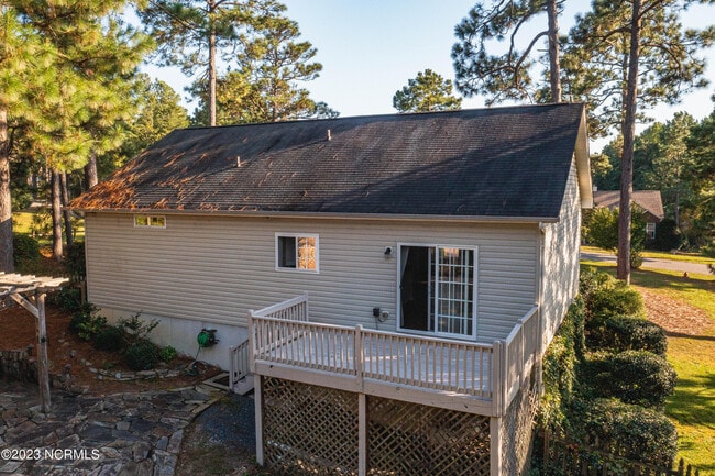 Building Photo - 10 Lake View Dr E