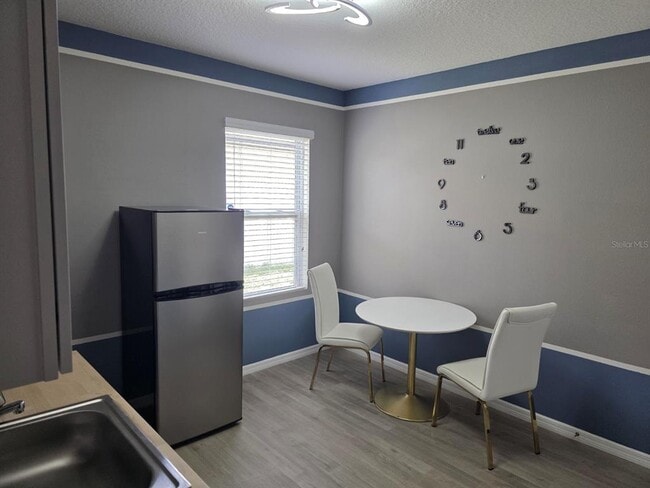 Building Photo - 981 Chanler Dr