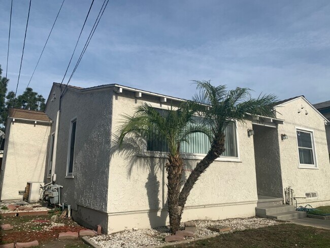 Foto del edificio - 7973 Harper Ave