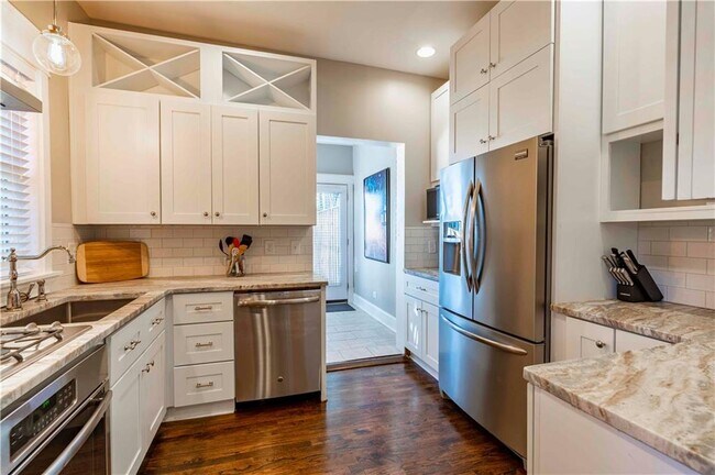 Foto del edificio - 877 Edgewood Ave NE