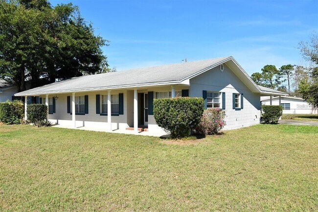 Foto del edificio - 7129 Turquoise Ln