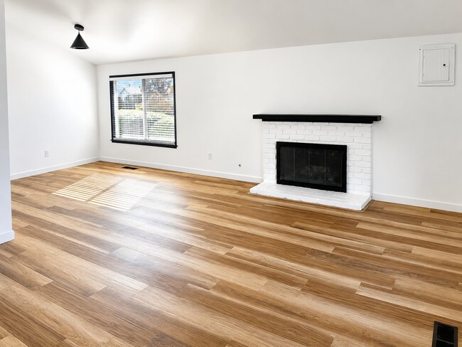 Foto del edificio - Fully Renovated 4BD/3BA Home in San Marin – Large Yard, Designer Finishes