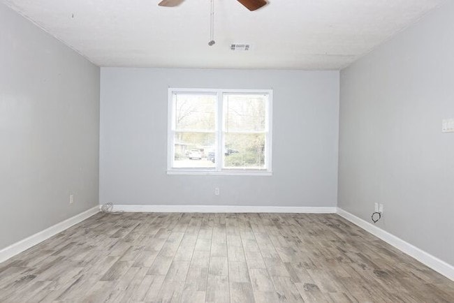 Building Photo - 3591 Robert E Lee Dr