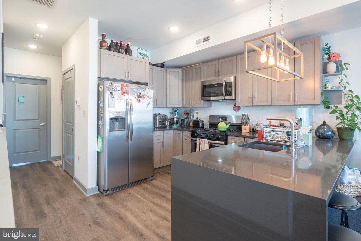 415 W Berks St Unit 3, Philadelphia, PA 19122 Room for Rent in