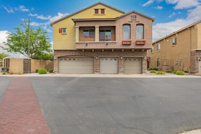 Foto del edificio - 1350 S Greenfield Rd